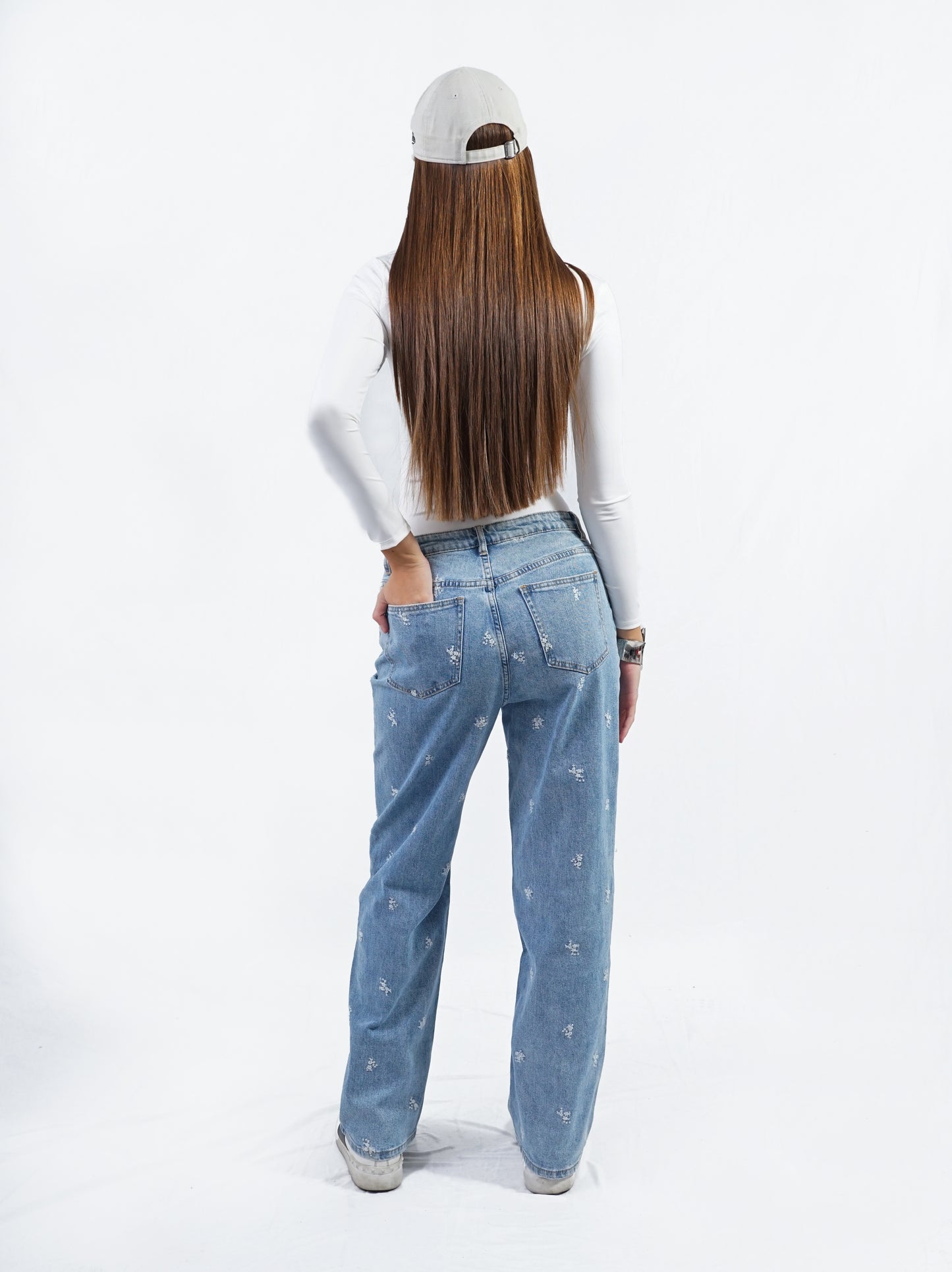 jeans con ricamo floreale